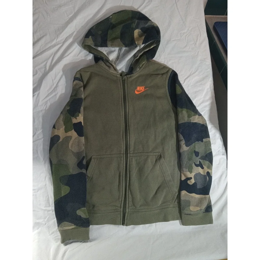 Nike‎ Camo Hoodie Youth Size Large  Boys/Girls Hooded Sweatshirt. Orange Swoosh
